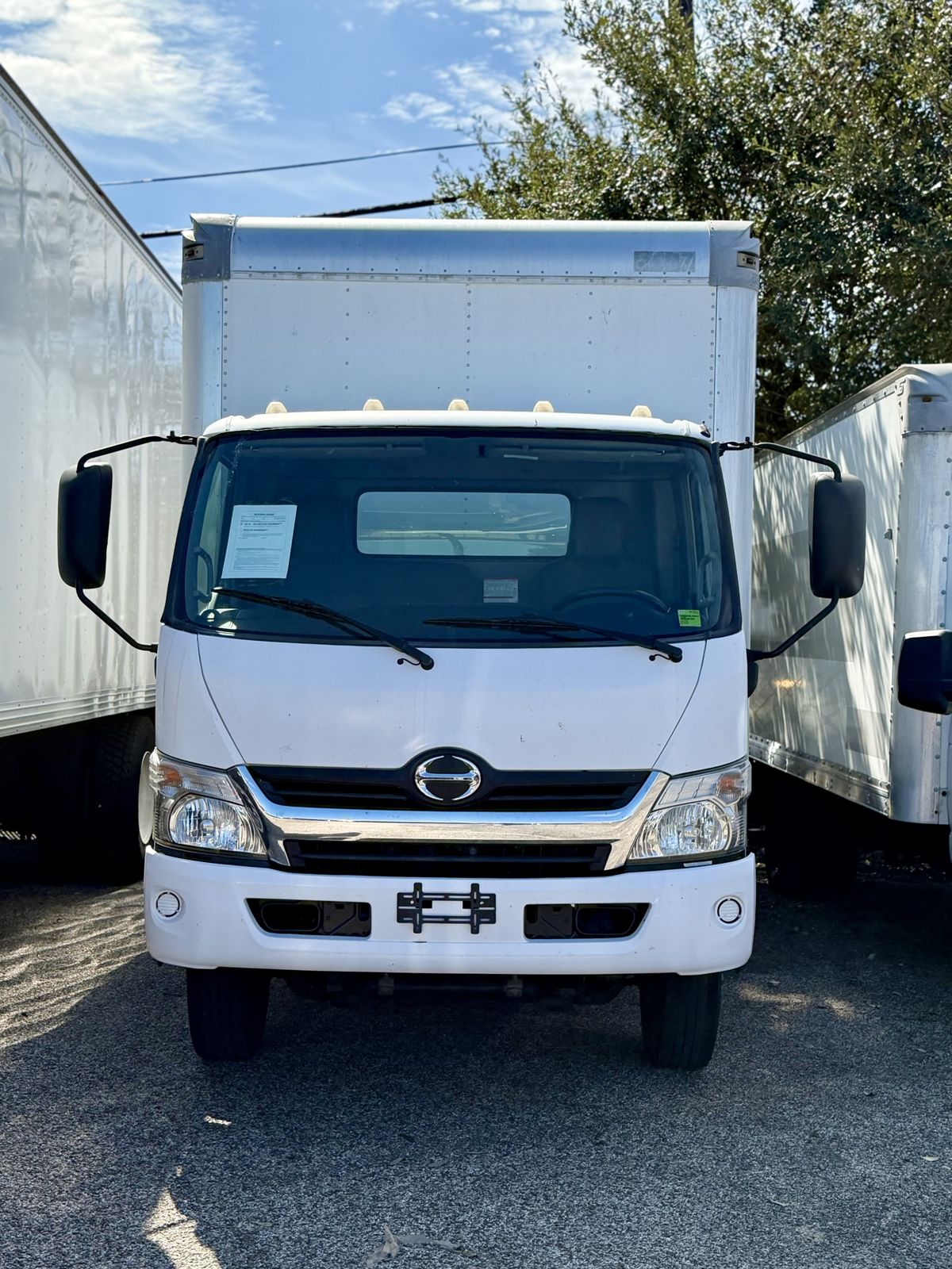 2019 Hino 195 Box Truck, photo 1
