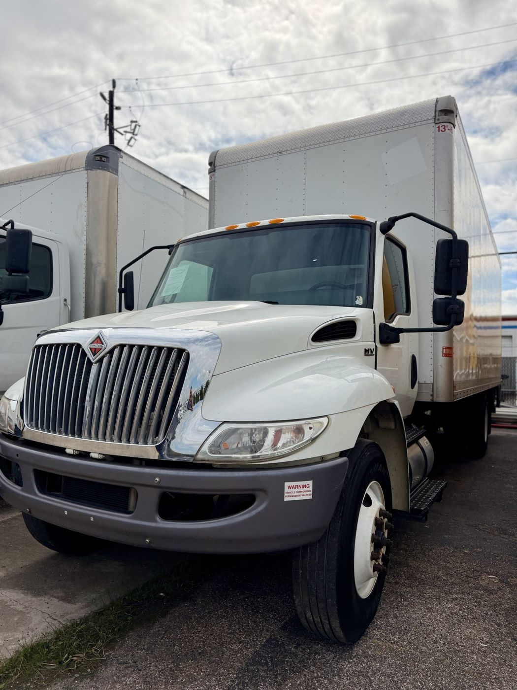 2022 International MV607 Box Truck, photo 2