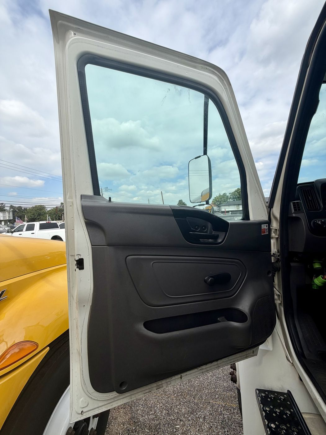 2022 International MV607 Box Truck, photo 11