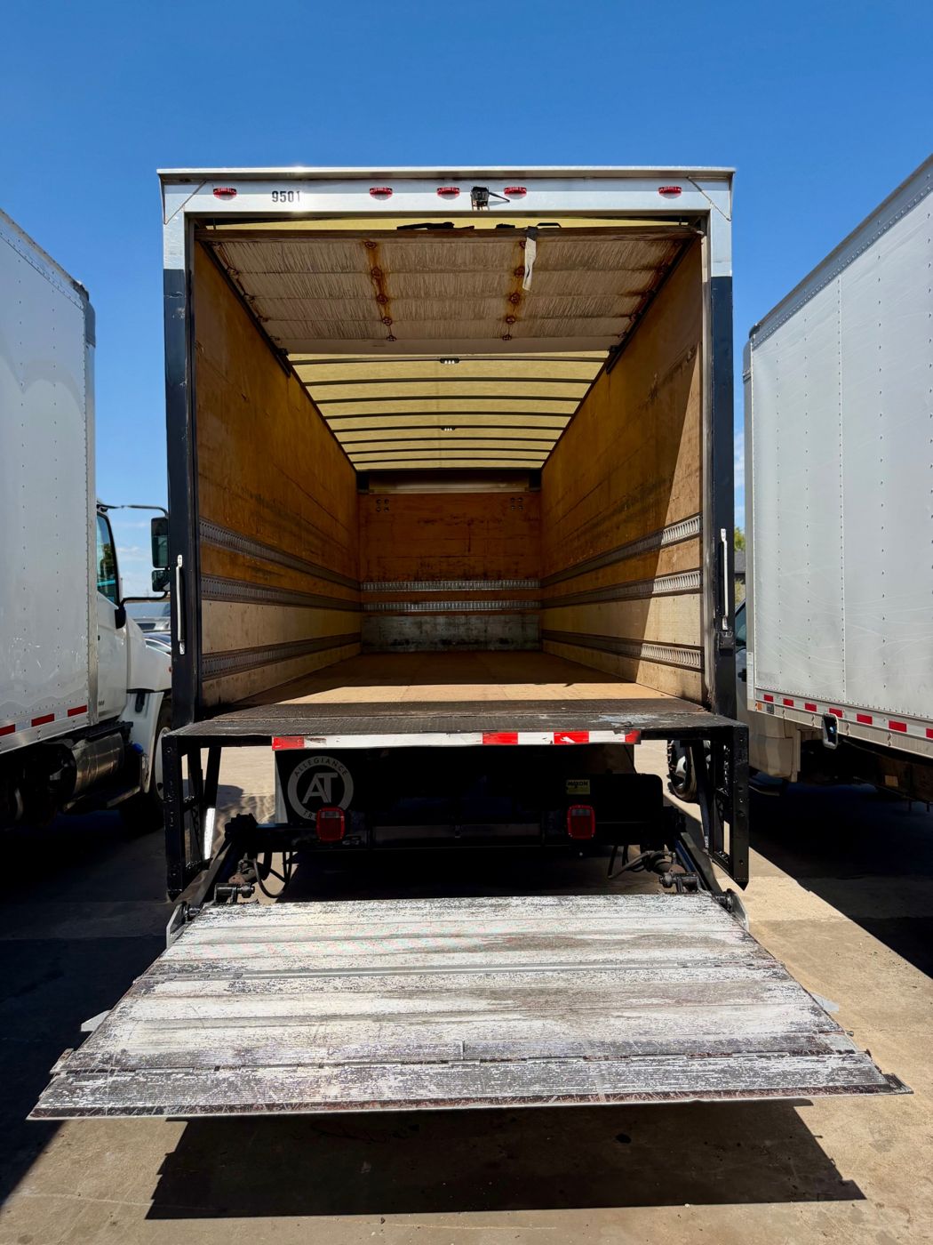 2020 International MV607 Box Truck, photo 4