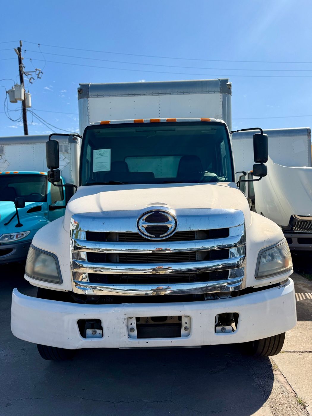 2019 Hino 338 Box Truck, photo 3