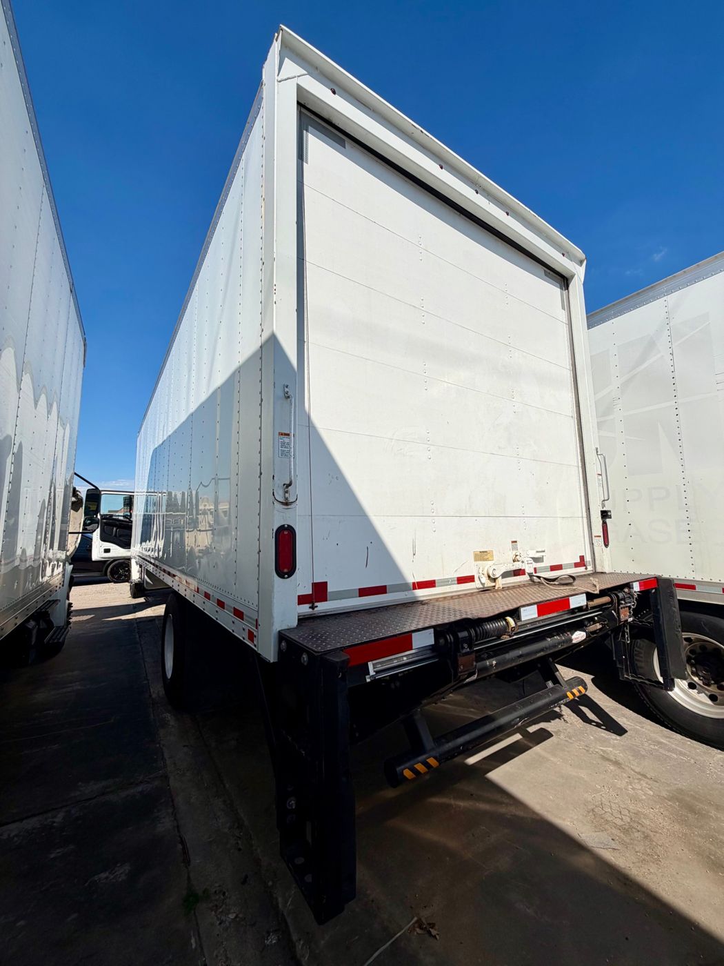 2019 Hino 338 Box Truck, photo 4