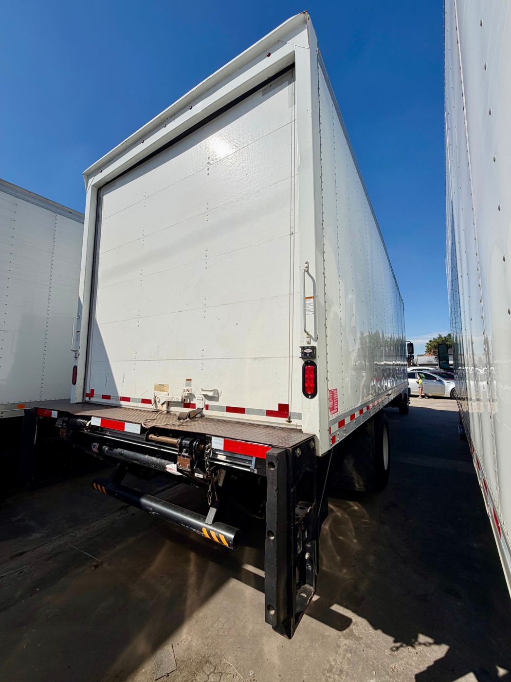 2019 Hino 338 Box Truck, photo 5