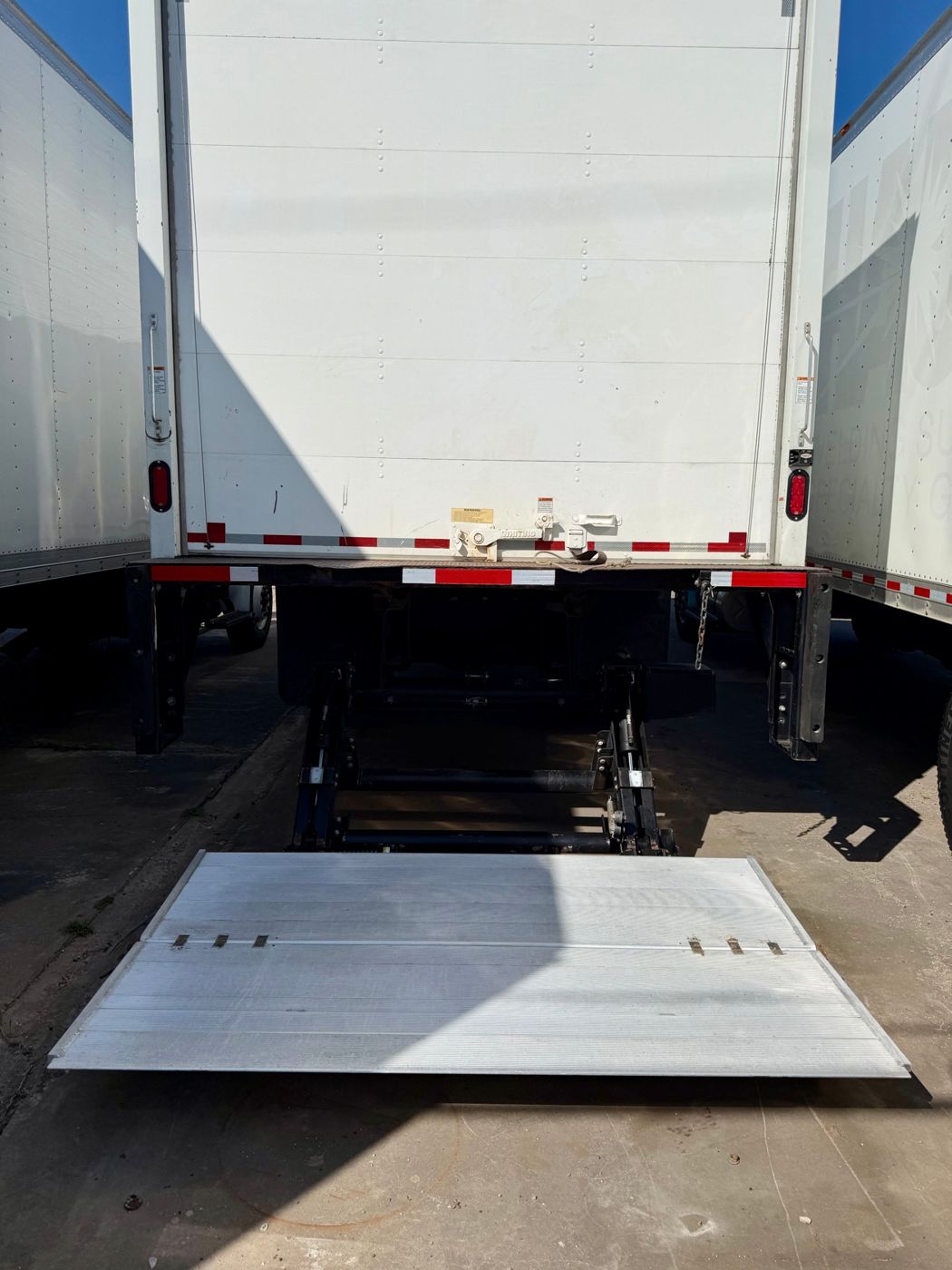 2019 Hino 338 Box Truck, photo 7