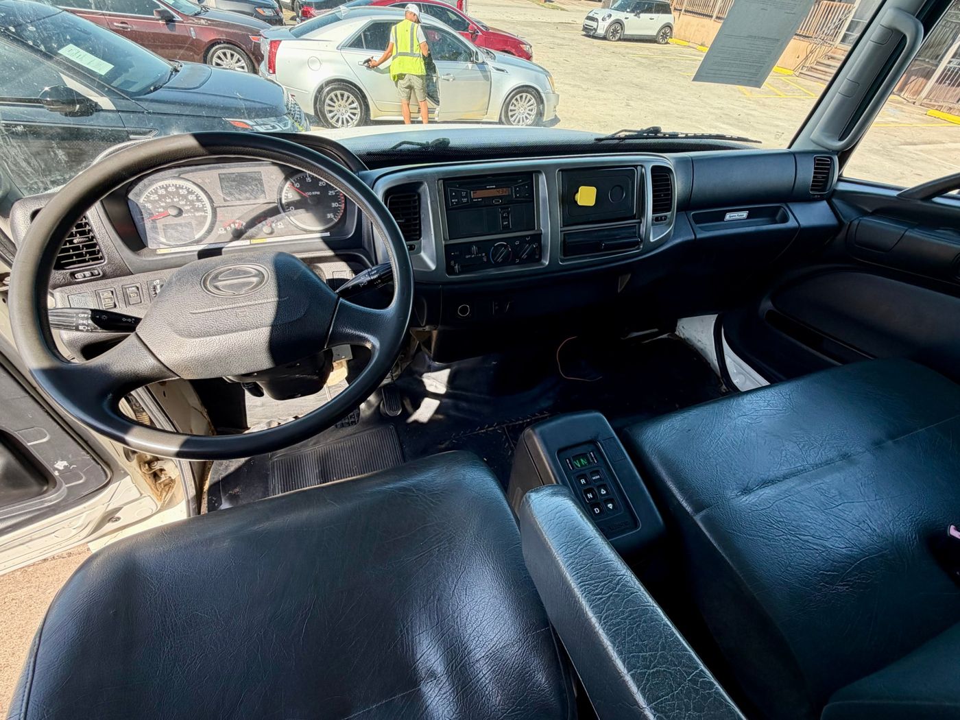 2019 Hino 338 Box Truck, photo 9