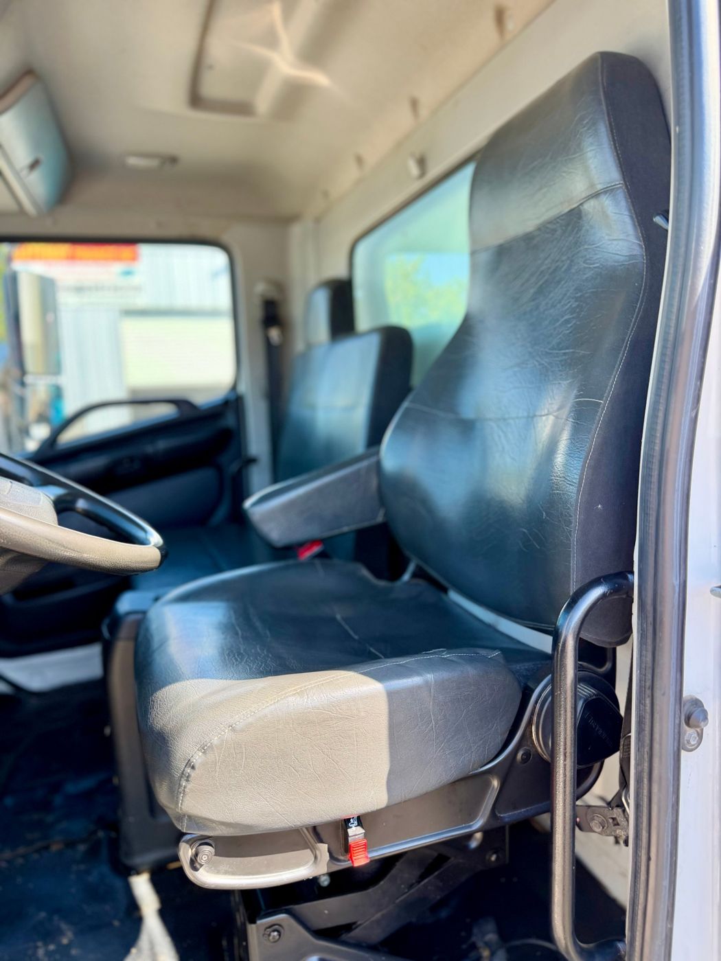 2019 Hino 338 Box Truck, photo 10