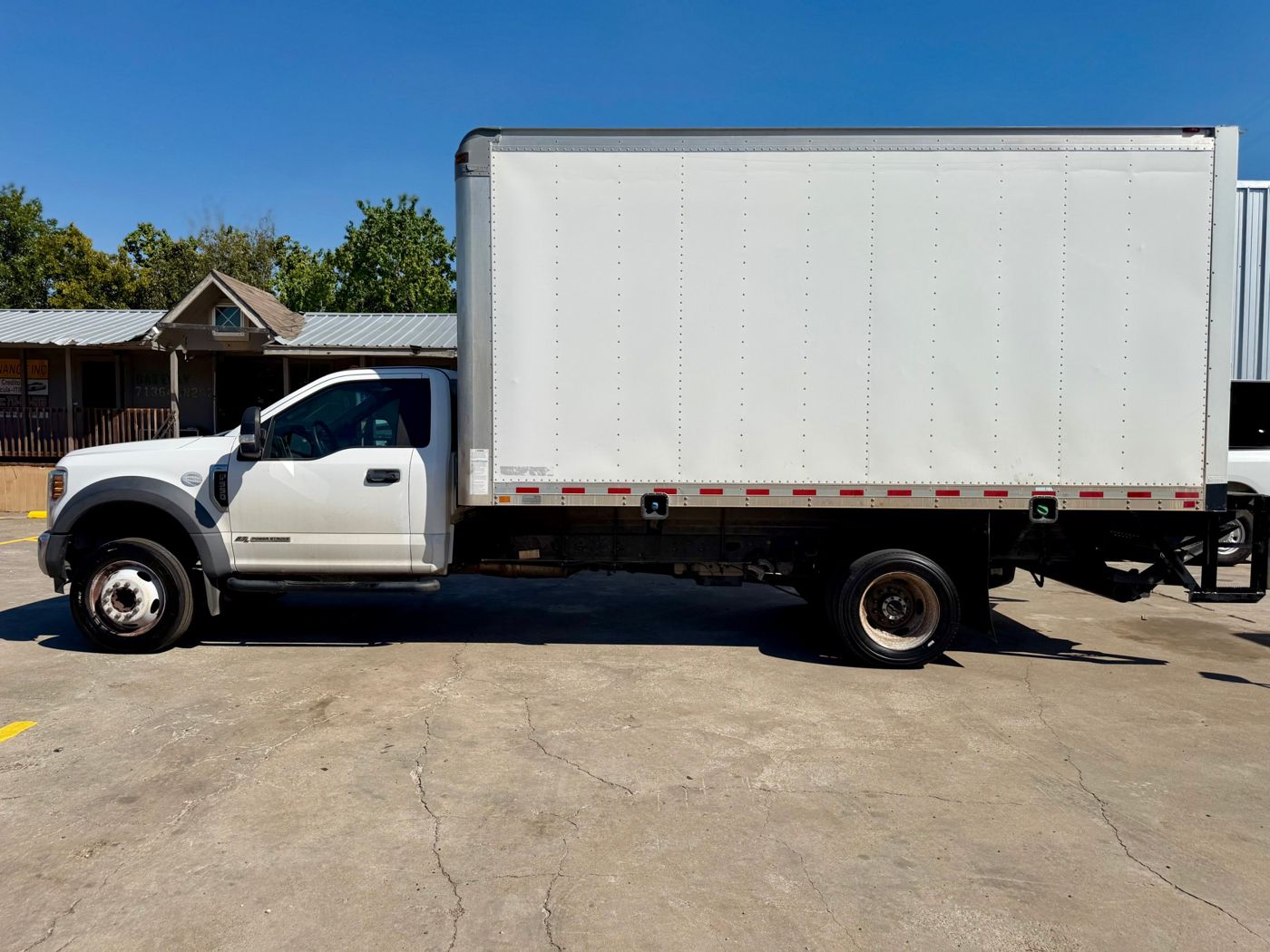 2019 Ford F-550 Super Duty Box Truck, photo 4