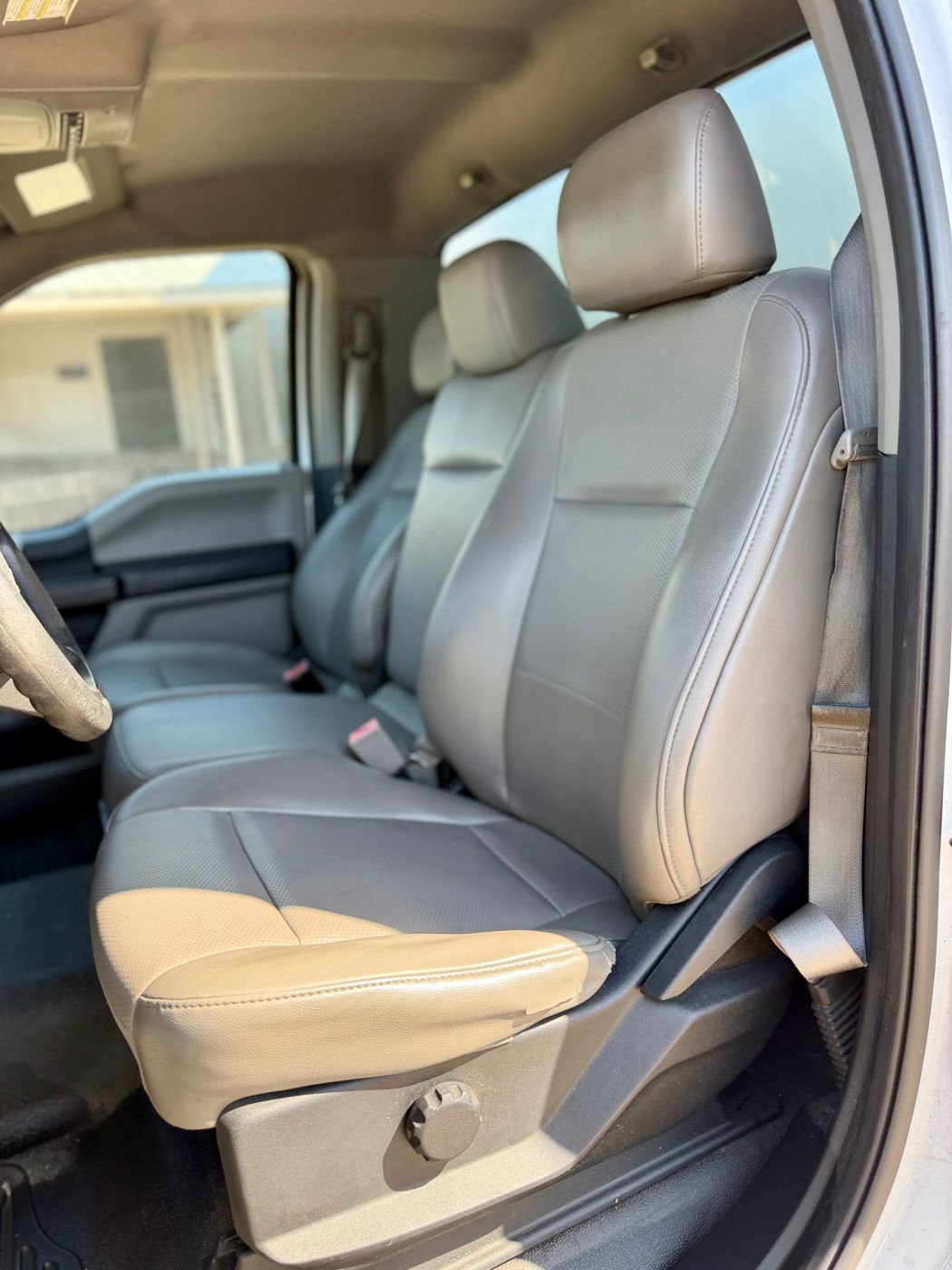 2019 Ford F-550 Super Duty Box Truck, photo 12