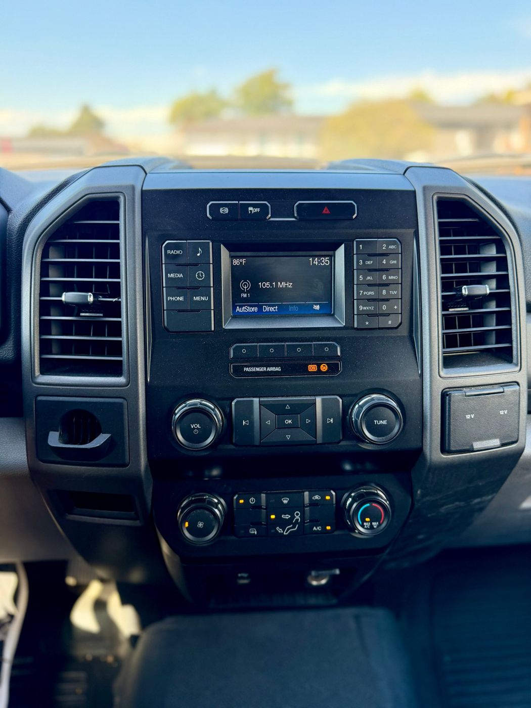 2019 Ford F-550 Super Duty Box Truck, photo 13