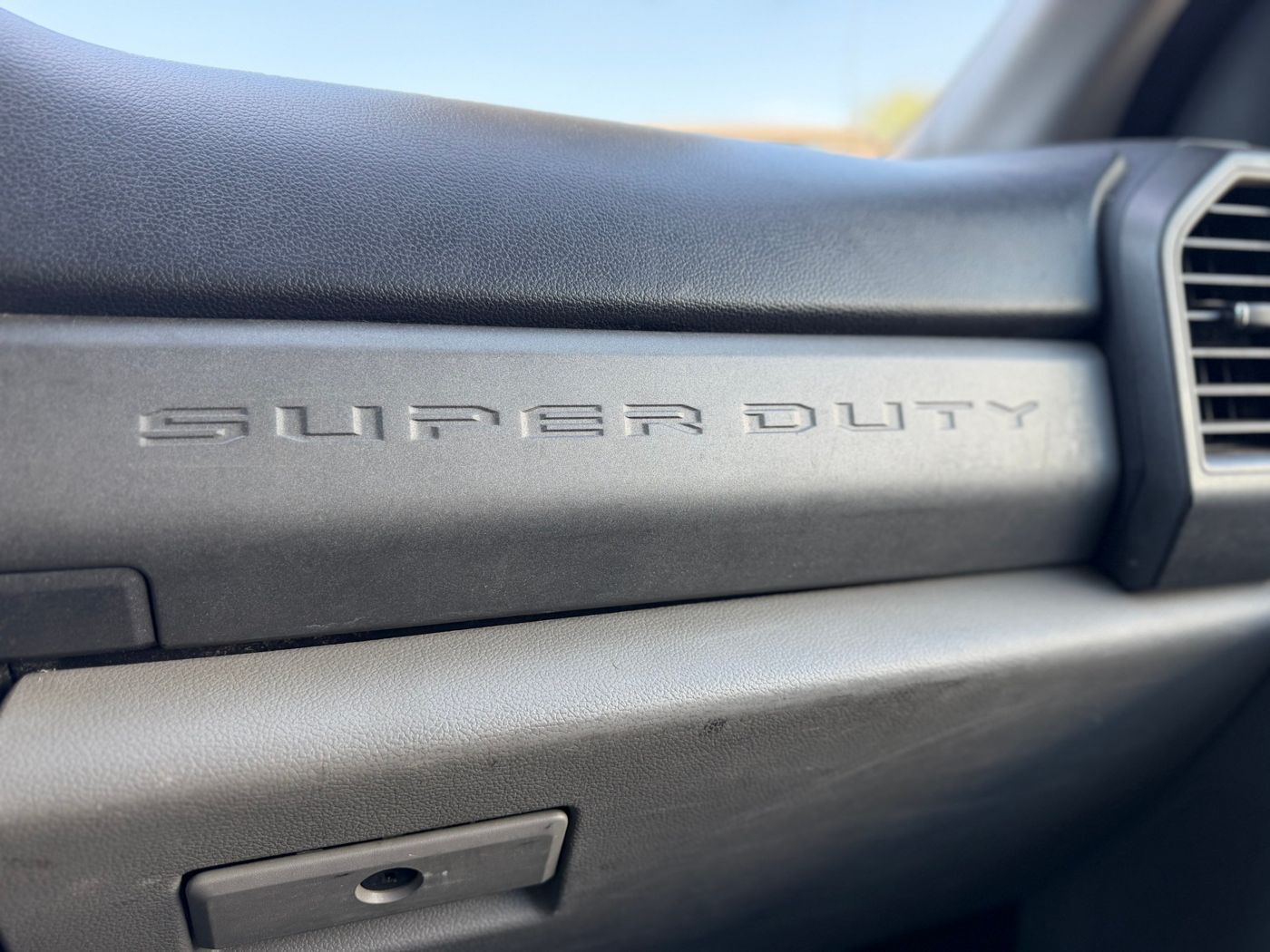 2019 Ford F-550 Super Duty Box Truck, photo 14