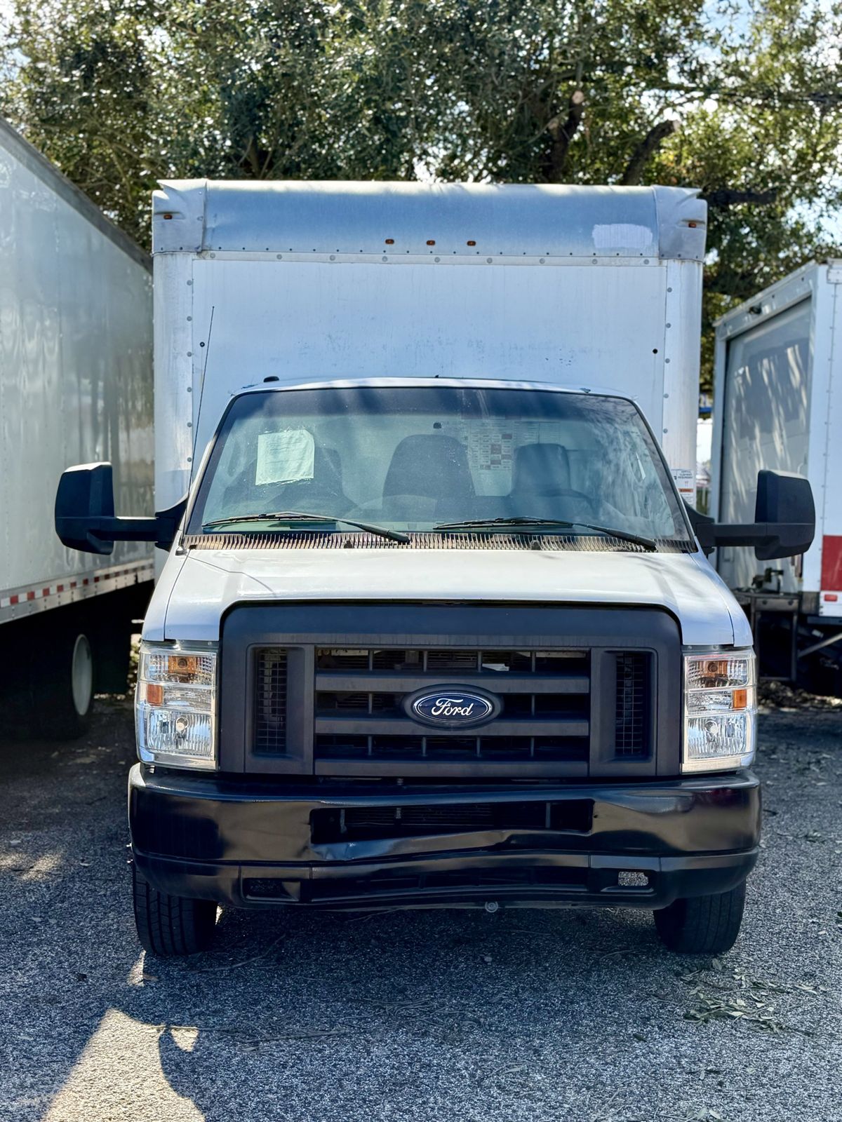 2019 Ford E-350 Cutaway Box Truck, photo 1